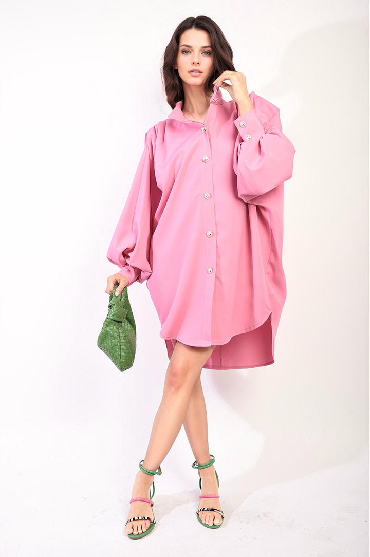 Oversized High Neck Shirt with a relaxed fit, perfect for casual or sophisticated looks, featured on a woman holding a green purse.