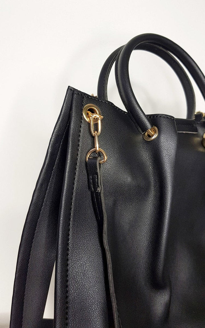 Handbag: Black leather purse with gold accents, featuring a zip fastening, detachable shoulder strap, and inner compartments, perfect for casual everyday style.