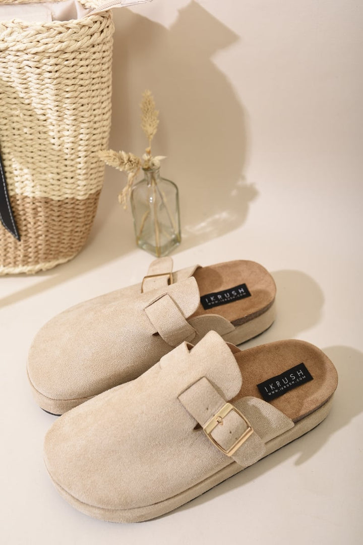 Chunky Closed Toe Buckle Sandals beside a wicker basket, showcasing a stylish design perfect for both holiday adventures and everyday comfort.