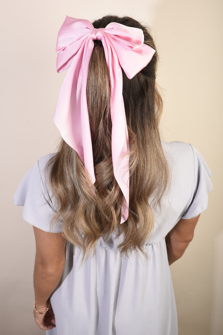 Elegant Big Bow Hair Clips: A stylish accessory featuring a large pink bow, perfect for adding sophistication to any hairstyle. Ideal for fashion-forward individuals.